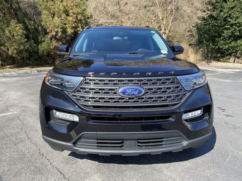 Used 2023 Ford Explorer XLT w/ Equipment Group 202A image 3