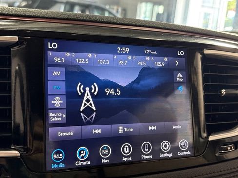 Used 2020 Chrysler Pacifica Limited FWD image 13