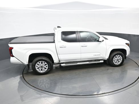 Used 2025 Toyota Tacoma SR5 AWD/4WD image 41