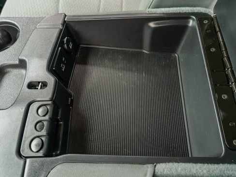 Used 2015 RAM 2500 Tradesman w/ Chrome Appearance Group image 30