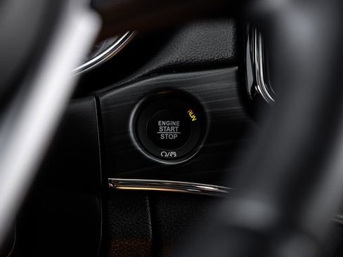 Used 2022 Jeep Grand Cherokee Limited w/ Tech Group image 30