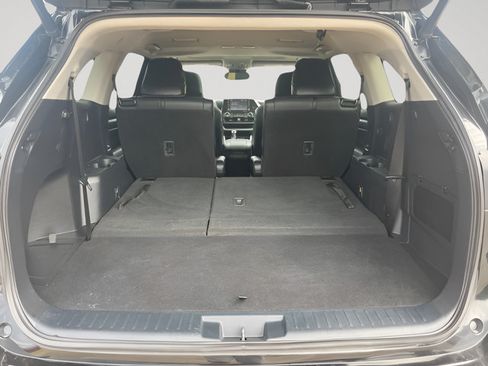 Used 2021 Toyota Highlander XLE FWD image 8