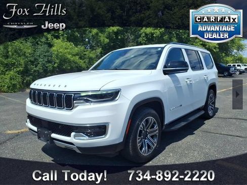 Certified 2024 Jeep Wagoneer Series II w/ Flexible Seating Group AWD/4WD image 3