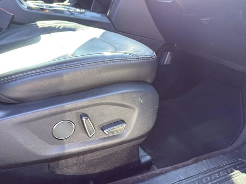 Certified 2018 Ford Explorer XLT w/ Equipment Group 202A image 25