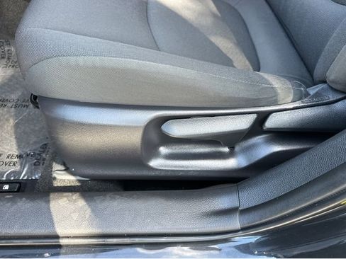 Used 2022 Toyota Corolla LE FWD image 30