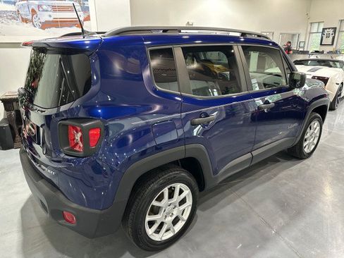 Used 2021 Jeep Renegade Sport w/ Sport Appearance Group AWD/4WD image 2