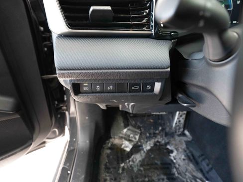 Used 2025 Toyota Camry SE image 11