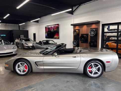 Used 2000 Chevrolet Corvette Convertible w/ Memory Pkg RWD image 5