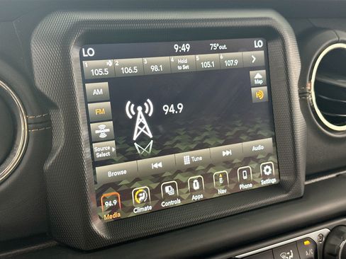 Used 2023 Jeep Wrangler Unlimited Sahara AWD/4WD image 15