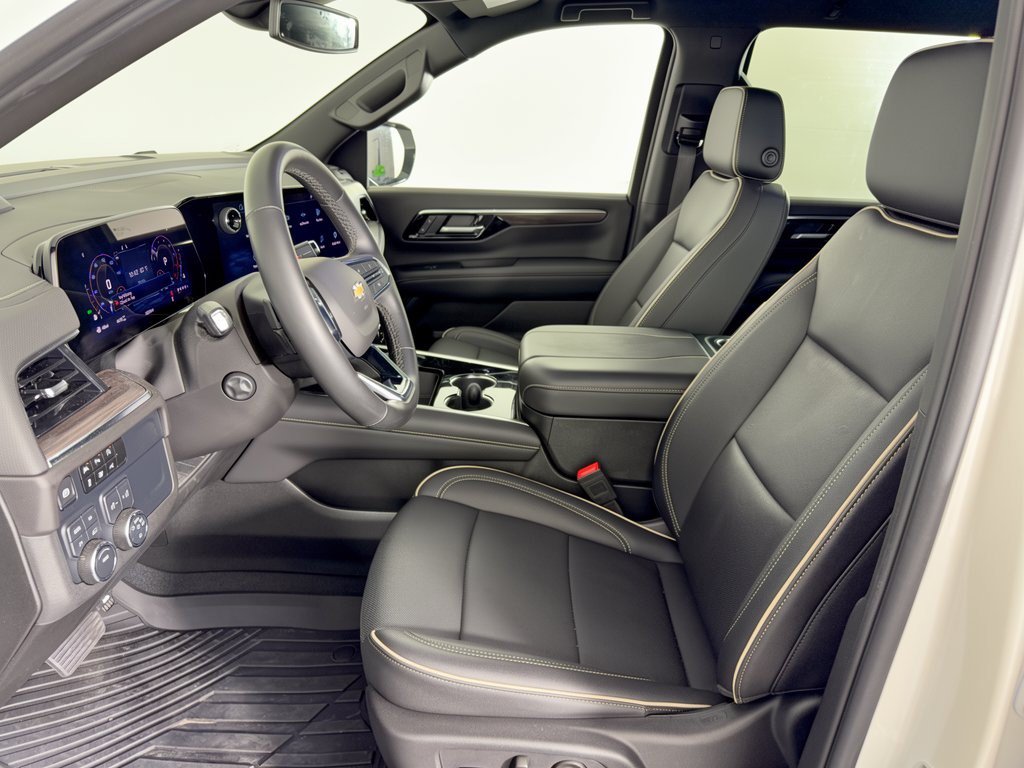 Used 2025 Chevrolet Tahoe Premier AWD/4WD image 5