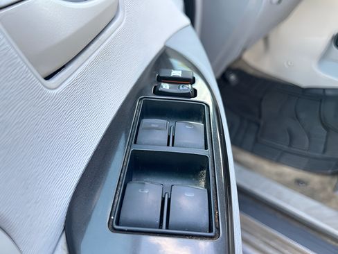 Used 2013 Toyota Sienna LE w/ Towing Pkg FWD image 12