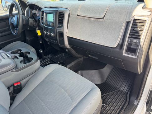 Used 2018 RAM 2500 Tradesman w/ Chrome Appearance Group image 11