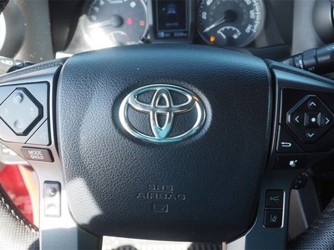 Used 2018 Toyota Tacoma TRD Off-Road w/ Technology Package image 14