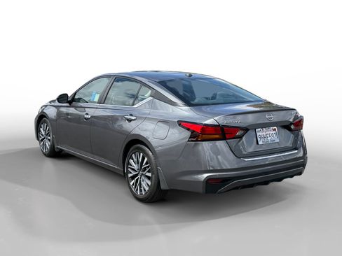 Used 2023 Nissan Altima 2.5 SV FWD image 3