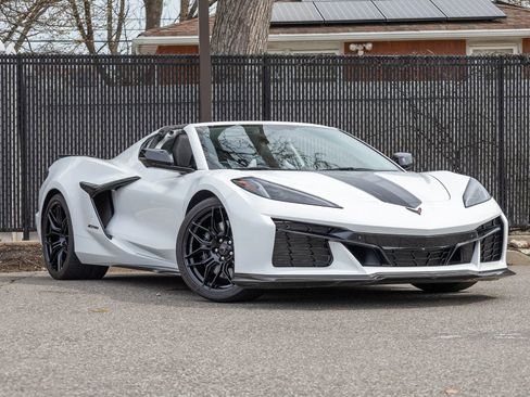 Used 2023 Chevrolet Corvette Z06 w/ Engine Appearance Package RWD image 3