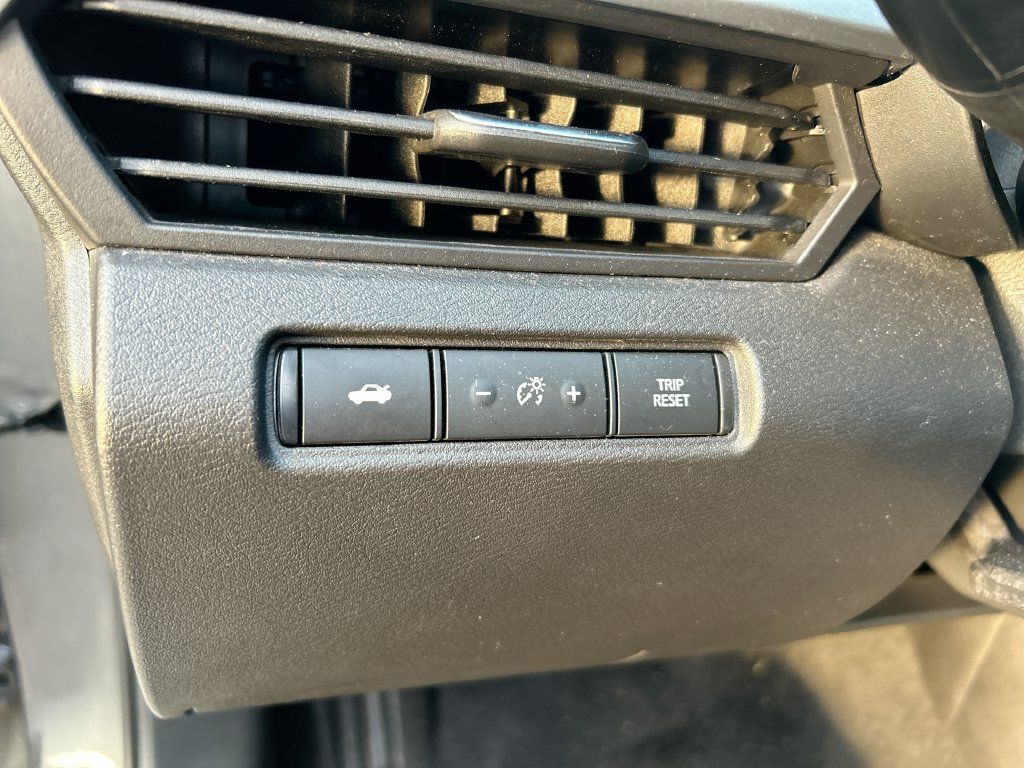 Used 2024 Nissan Altima 2.5 SV FWD image 14
