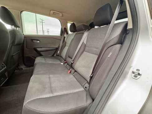 Used 2022 Nissan Rogue SV FWD image 11