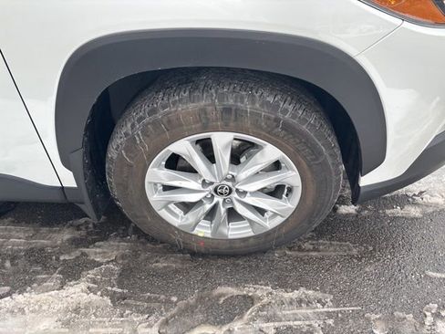 Certified 2025 Toyota Corolla Cross LE image 9