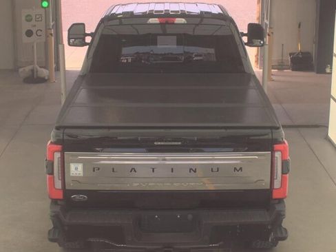 Used 2024 Ford F250 Platinum w/ FX4 Off-Road Package AWD/4WD image 4