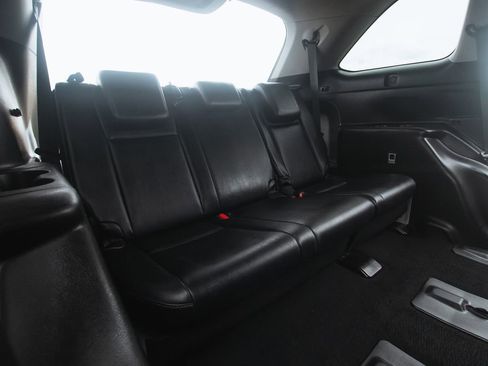 Used 2017 Toyota Highlander XLE image 16