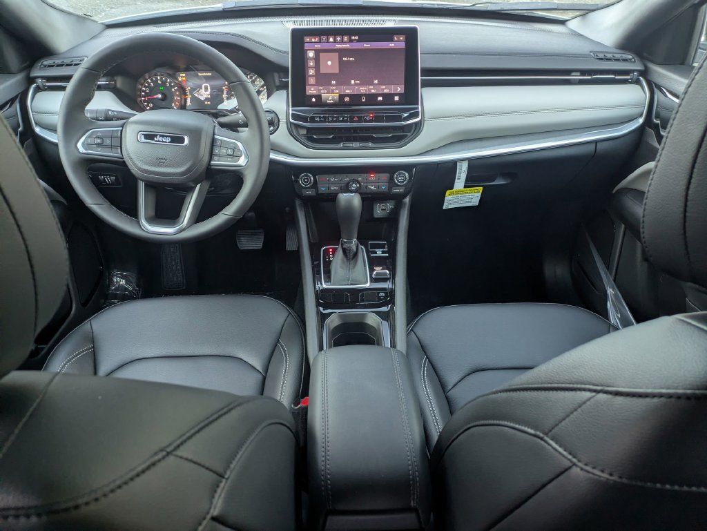 Used 2026 Jeep Compass Limited AWD/4WD image 26