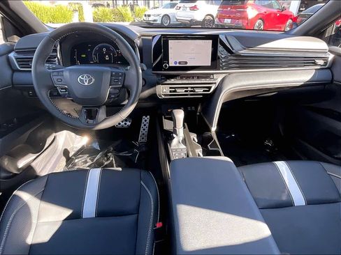 Used 2025 Toyota Camry SE image 18