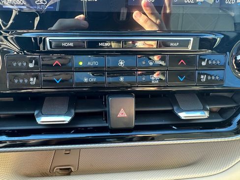 Used 2021 Toyota Highlander Platinum image 19