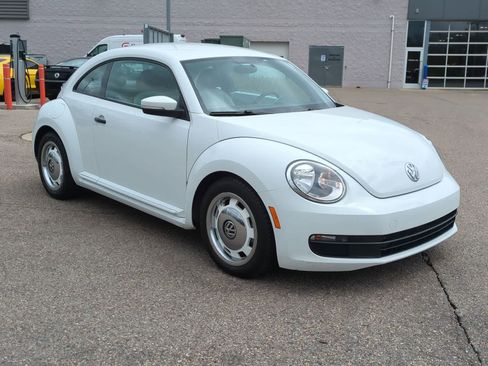 Used 2016 Volkswagen Beetle 1.8T Classic FWD image 2