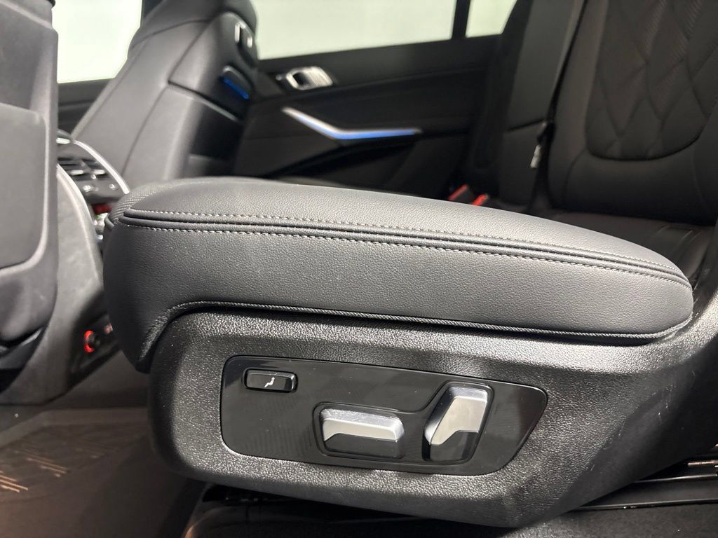 Certified 2026 BMW X7 xDrive40i AWD/4WD image 34