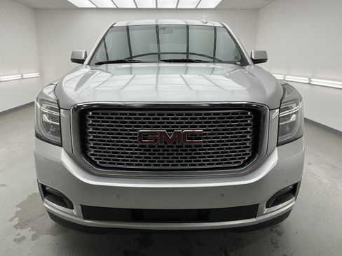 Used 2017 GMC Yukon Denali image 2