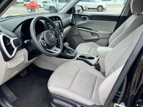 Used 2020 Kia Soul S image 11