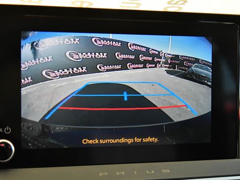 Used 2024 Toyota Prius LE FWD image 17