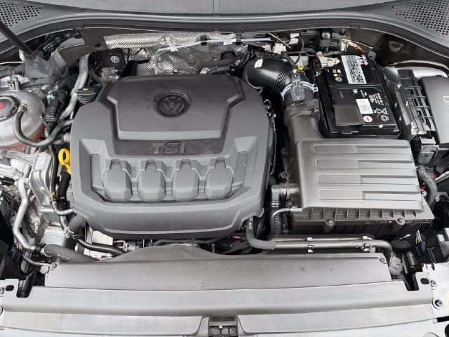 Used 2023 Volkswagen Tiguan SE AWD/4WD image 28