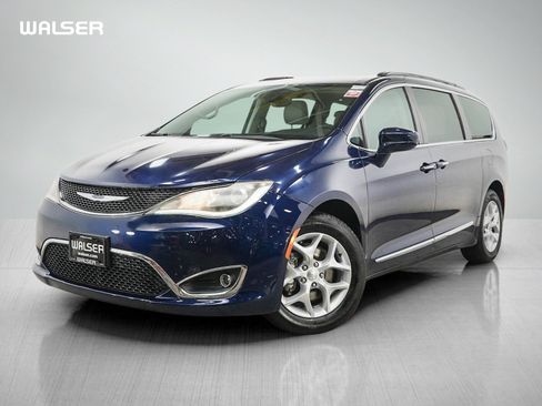 Used 2017 Chrysler Pacifica Touring-L FWD image 1