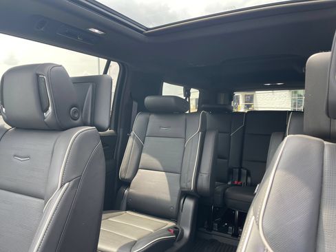 Used 2024 Cadillac Escalade ESV Premium Luxury w/ Performance Package AWD/4WD image 19