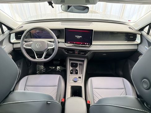 New 2026 Volkswagen Tiguan SE image 25