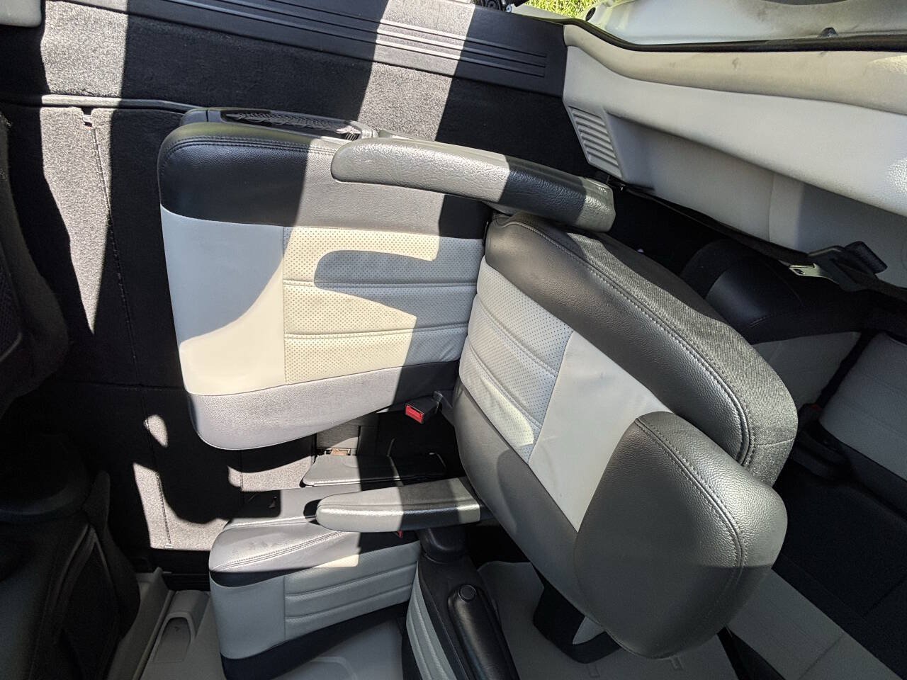 Used 2010 Chrysler Town & Country Touring Plus FWD image 12