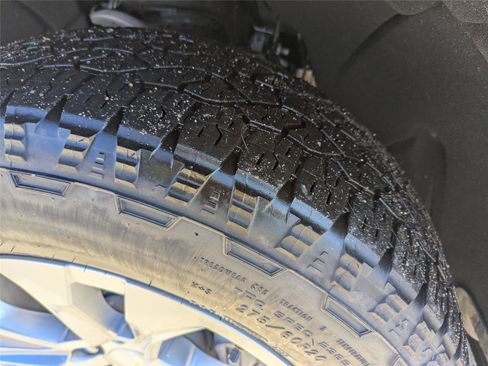 Used 2023 Chevrolet Silverado 1500 LTZ image 11