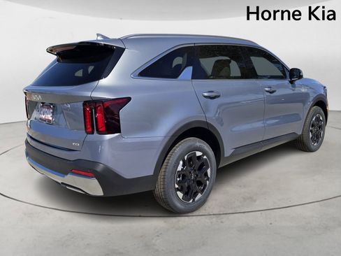 New 2025 Kia Sorento S image 4