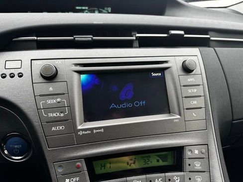 Used 2014 Toyota Prius Three image 3