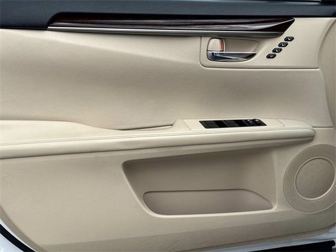 Used 2014 Lexus ES 350 w/ Luxury Package image 17