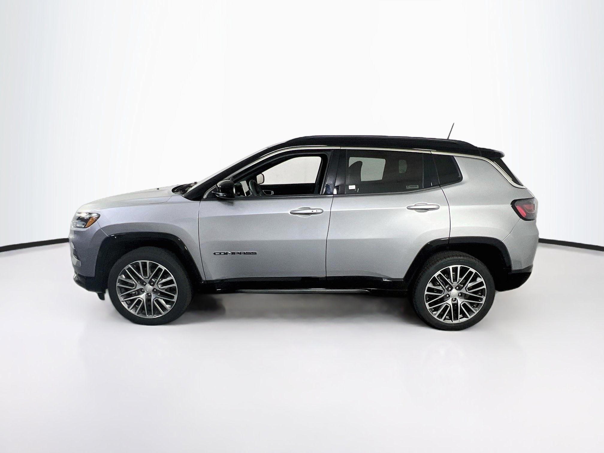 Used 2023 Jeep Compass Limited w/ Elite Group AWD/4WD image 8