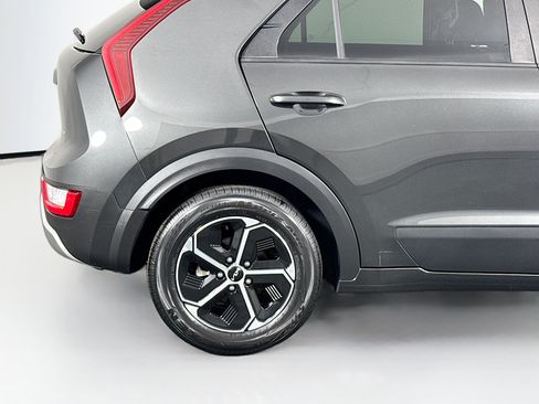 Used 2023 Kia Niro LX FWD image 39