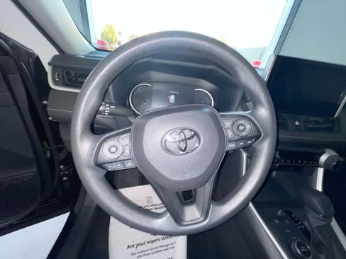 Used 2025 Toyota RAV4 XLE AWD/4WD image 14