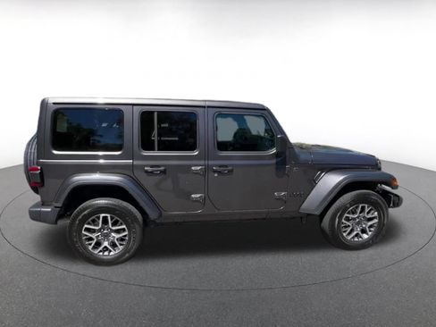 Used 2025 Jeep Wrangler Unlimited Sahara AWD/4WD image 16