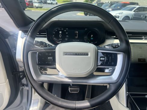Certified 2025 Land Rover Range Rover SE AWD/4WD image 21