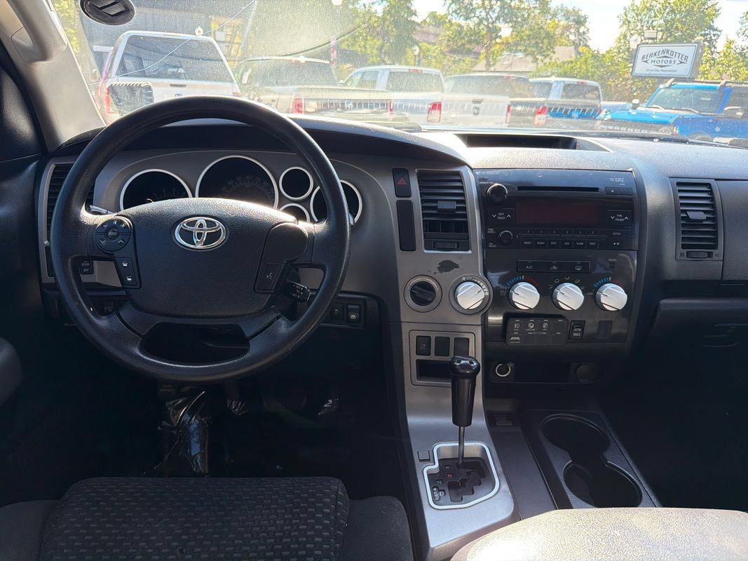 Used 2011 Toyota Tundra 4x4 CrewMax image 11