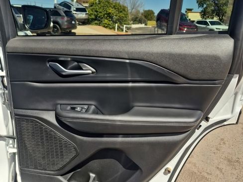 Used 2023 Jeep Grand Cherokee Laredo X image 19