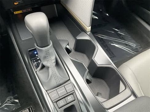 Used 2025 Toyota Camry SE image 24
