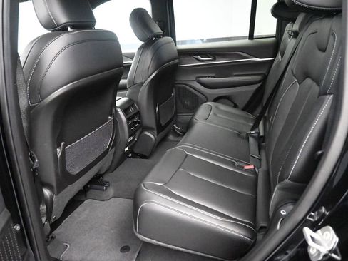 New 2025 Jeep Grand Cherokee Limited image 17